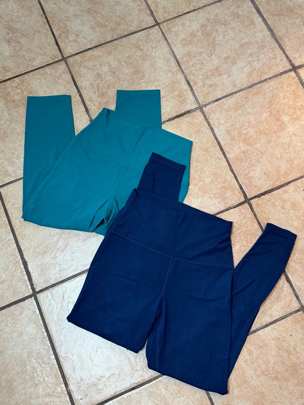 Pair of High-Waist Active Leggings in Teal and Navy